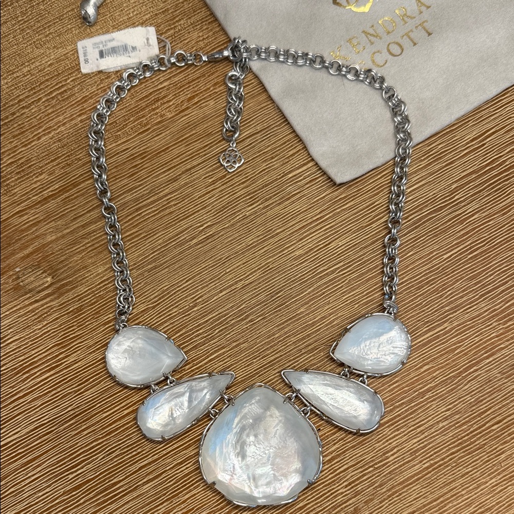 nwt Kendra Scott Silver Kenzie Statement Necklace Mother of Pearl seashell